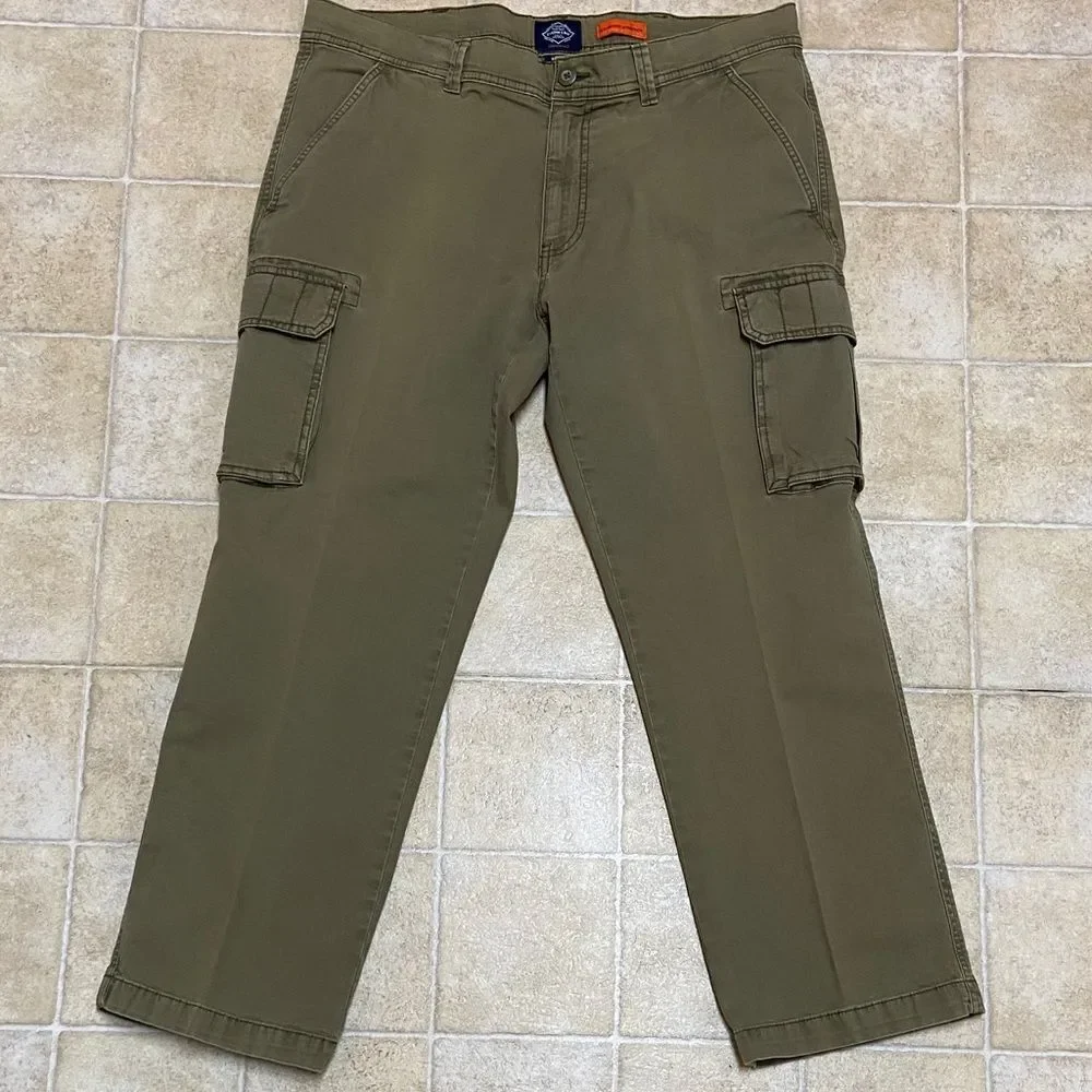 St John’s Bay Men's Olive Cargo Pants with Utility Pockets - Casual Workwear